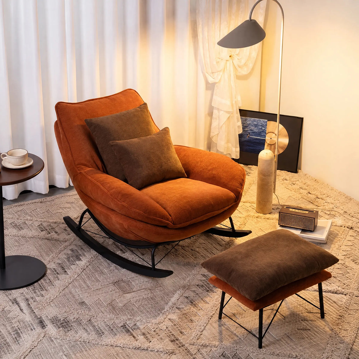 Fauteuil à bascule beige avec repose-pieds – orange