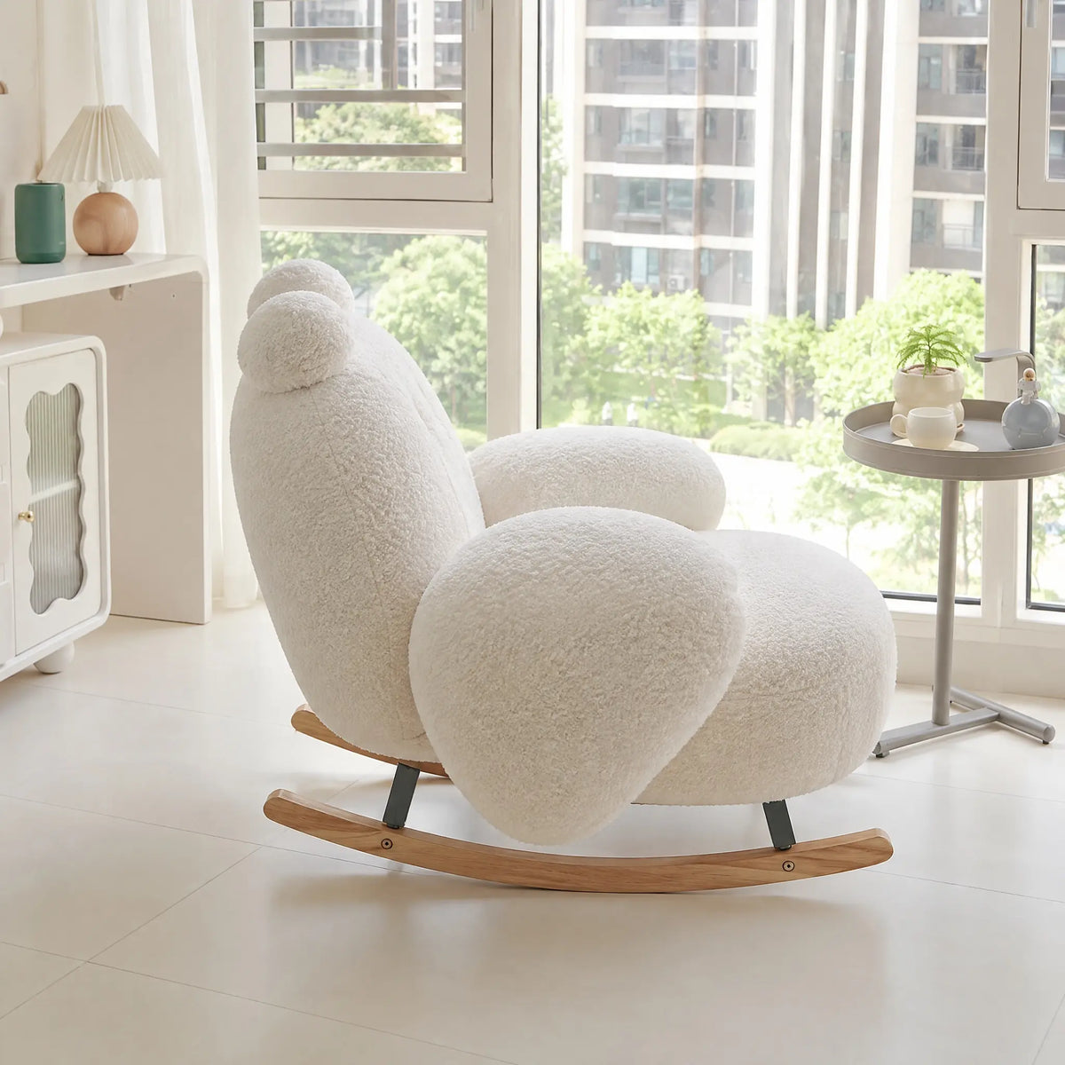 Fauteuil à bascule bouclé blanc
