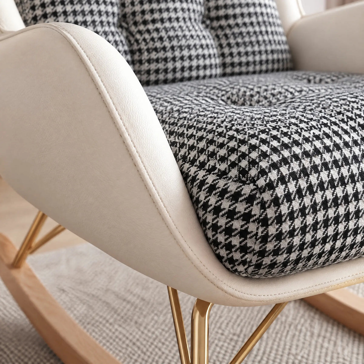 Fauteuil à bascule pied-de-poule crème avec repose-pieds