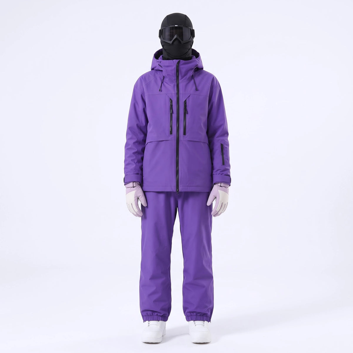 Pack Méribel – combinaison de ski violette portée avec gants, masque et cagoule